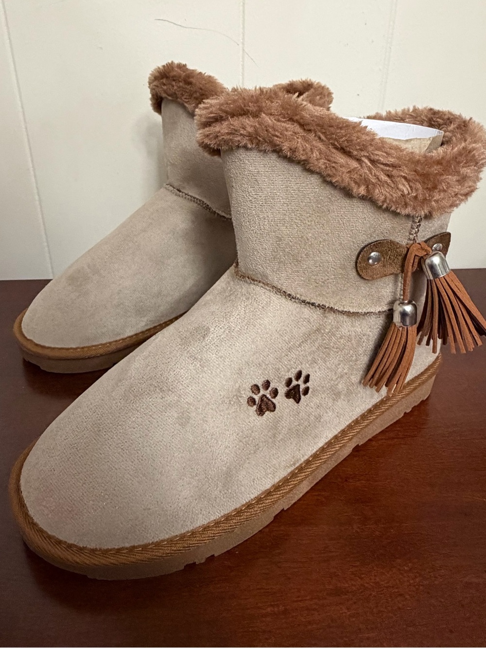 The Animal Rescue Site Paw Print Ankle Boots Faux Suede Size 9 NWT - Picture 2 of 12